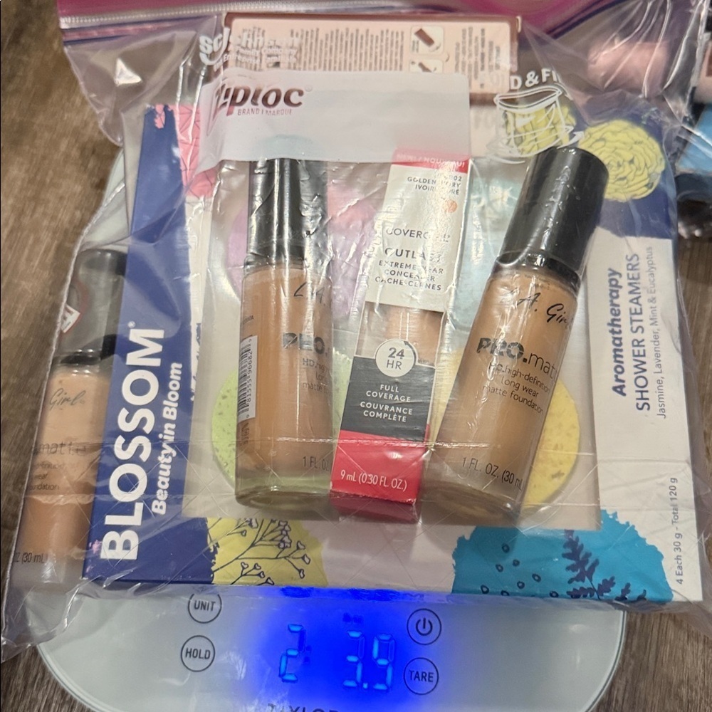 Makeup bundle 2 - Picture 3 of 3
